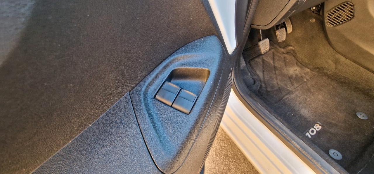 Peugeot 108 VTi 68 5 porte Allure NEOPATENTATI