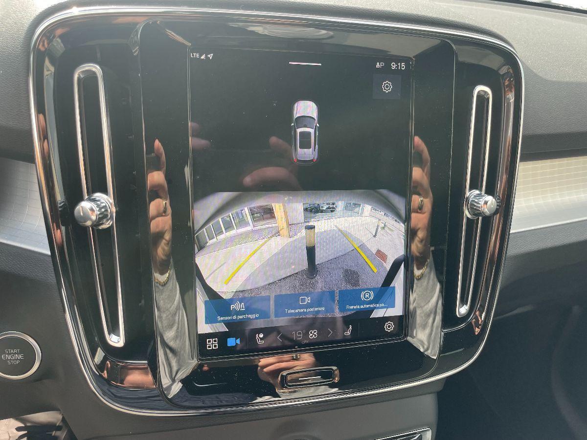 VOLVO - XC40