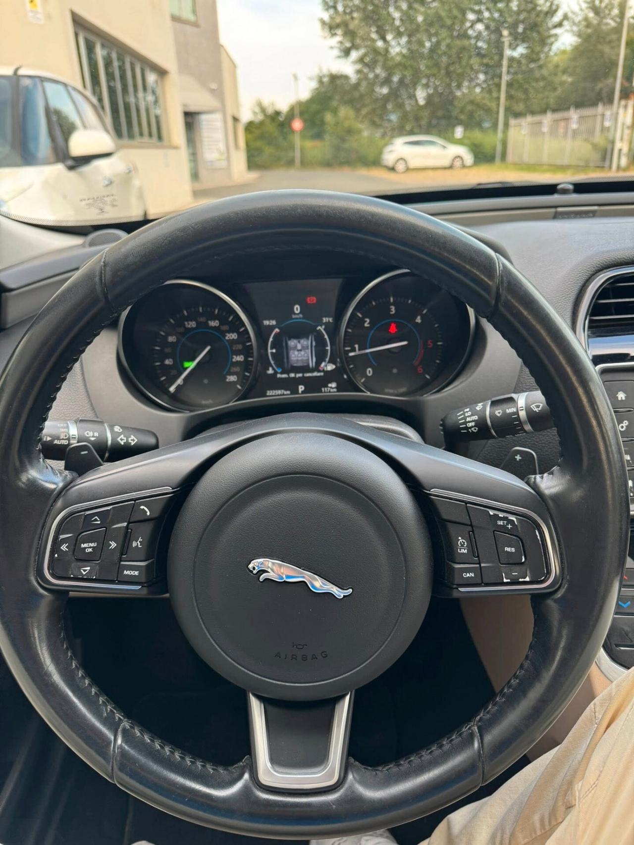 Jaguar XE 2.0 D 180 CV aut. Portfolio