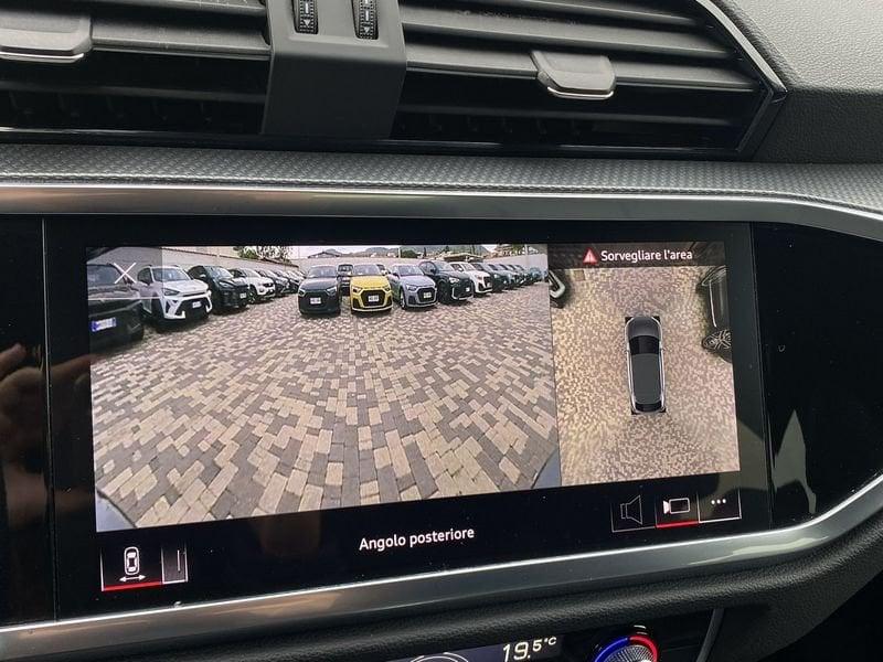 Audi Q3 Sportback S Line interno ed esterno 2.0 TDI 150CV s-tronic 35
