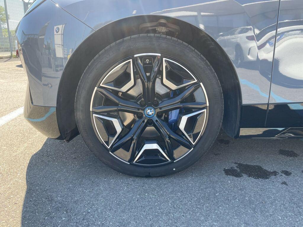 BMW iX 40 pacchetto sportivo xDrive
