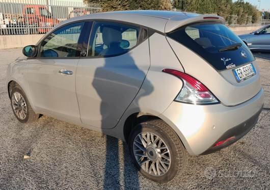 Lancia Ypsilon 0.9 TwinAir 85 CV 5 porte Metano Ec