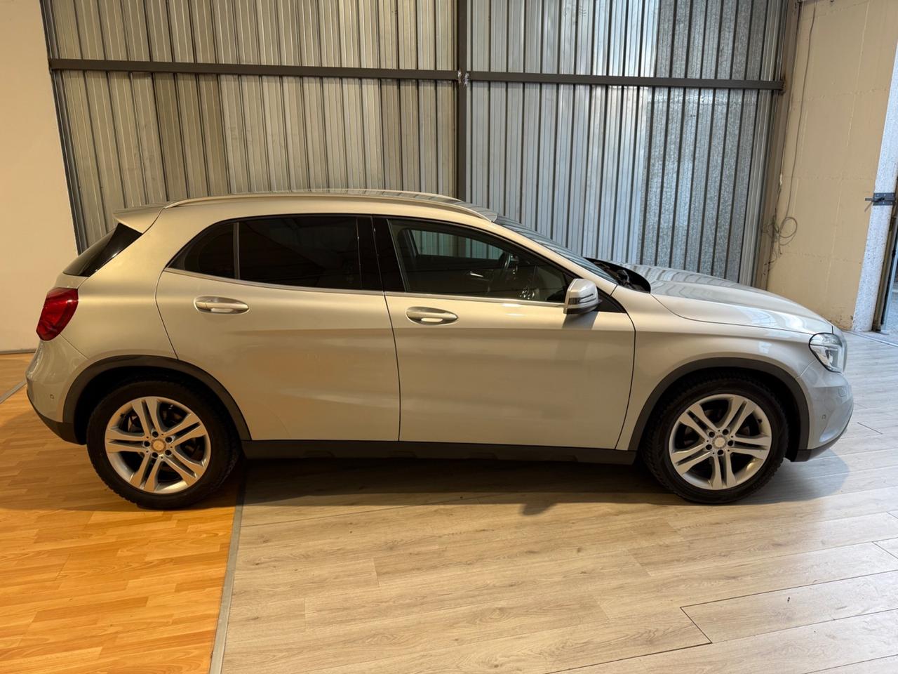 Mercedes-benz GLA 220 4MATIC PREMIUM