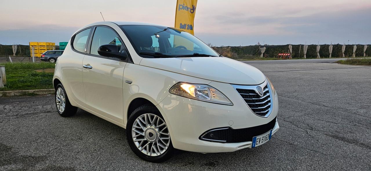 Lancia Ypsilon 1.2 69 CV 5 porte GPL Ecochic Silver