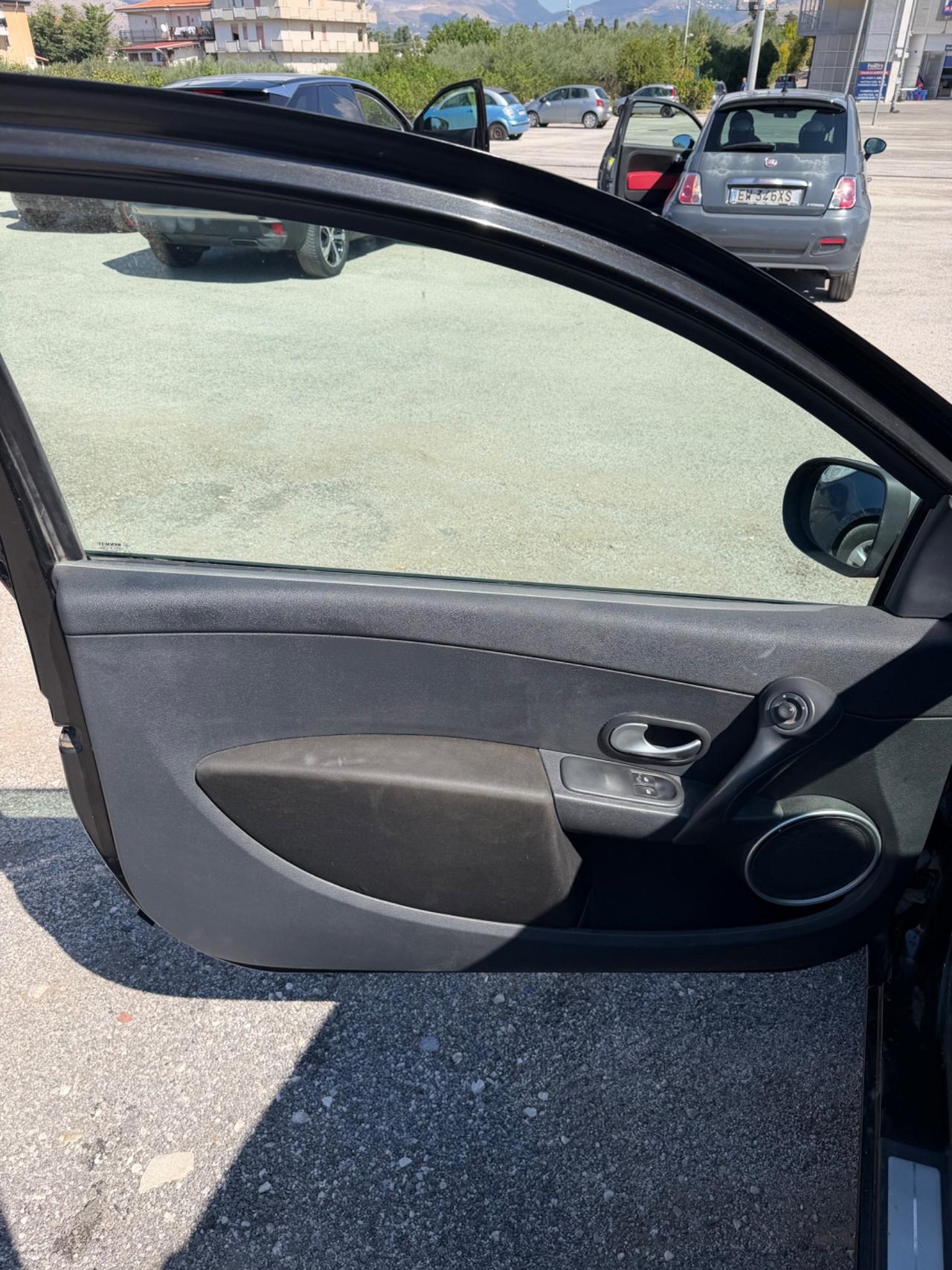 Renault Clio 1.2 16V 3 porte Dynamique
