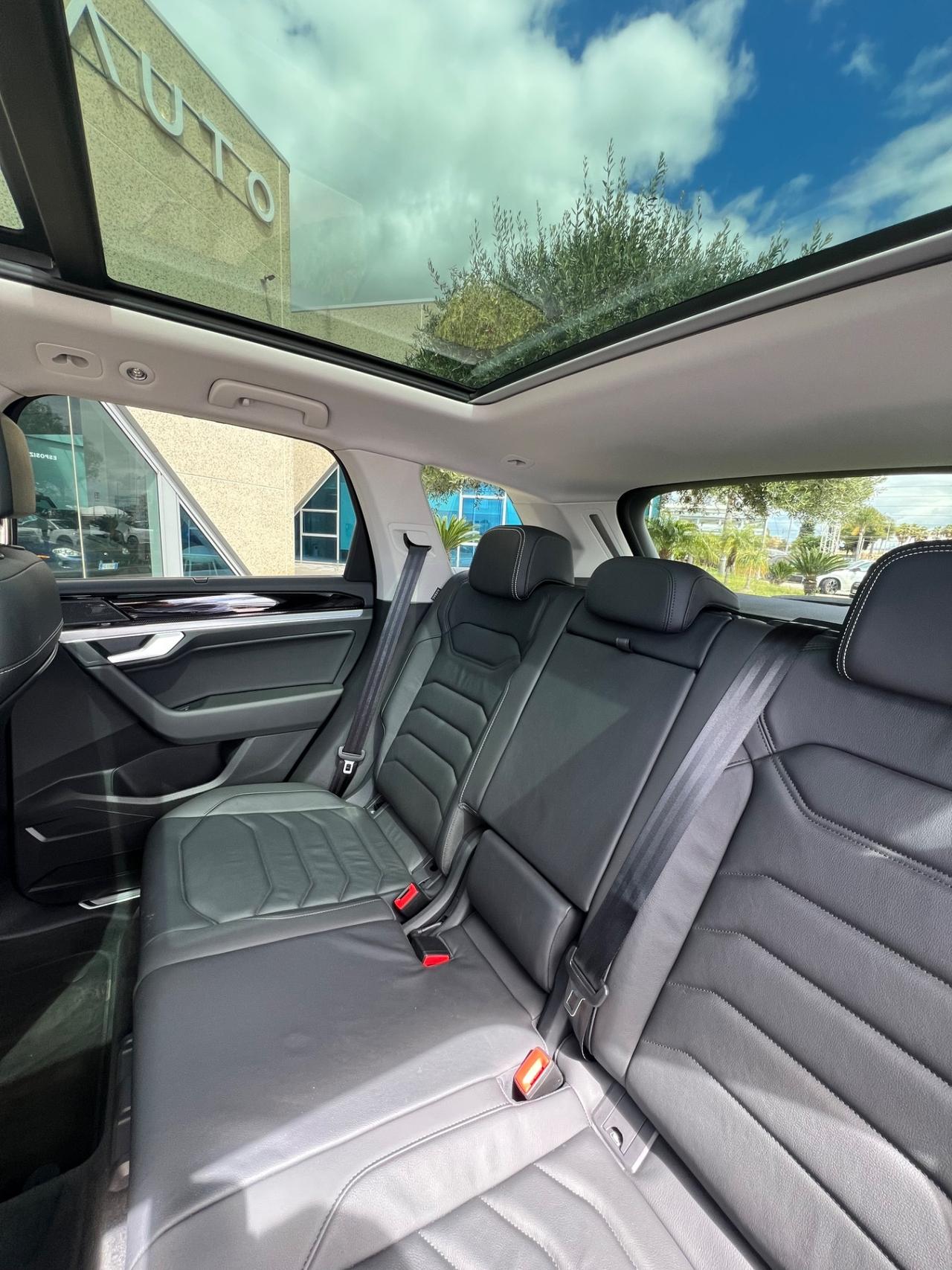 Volkswagen Touareg 3.0 V6 TSI eHybrid Elegance SCONTO DI €44.100