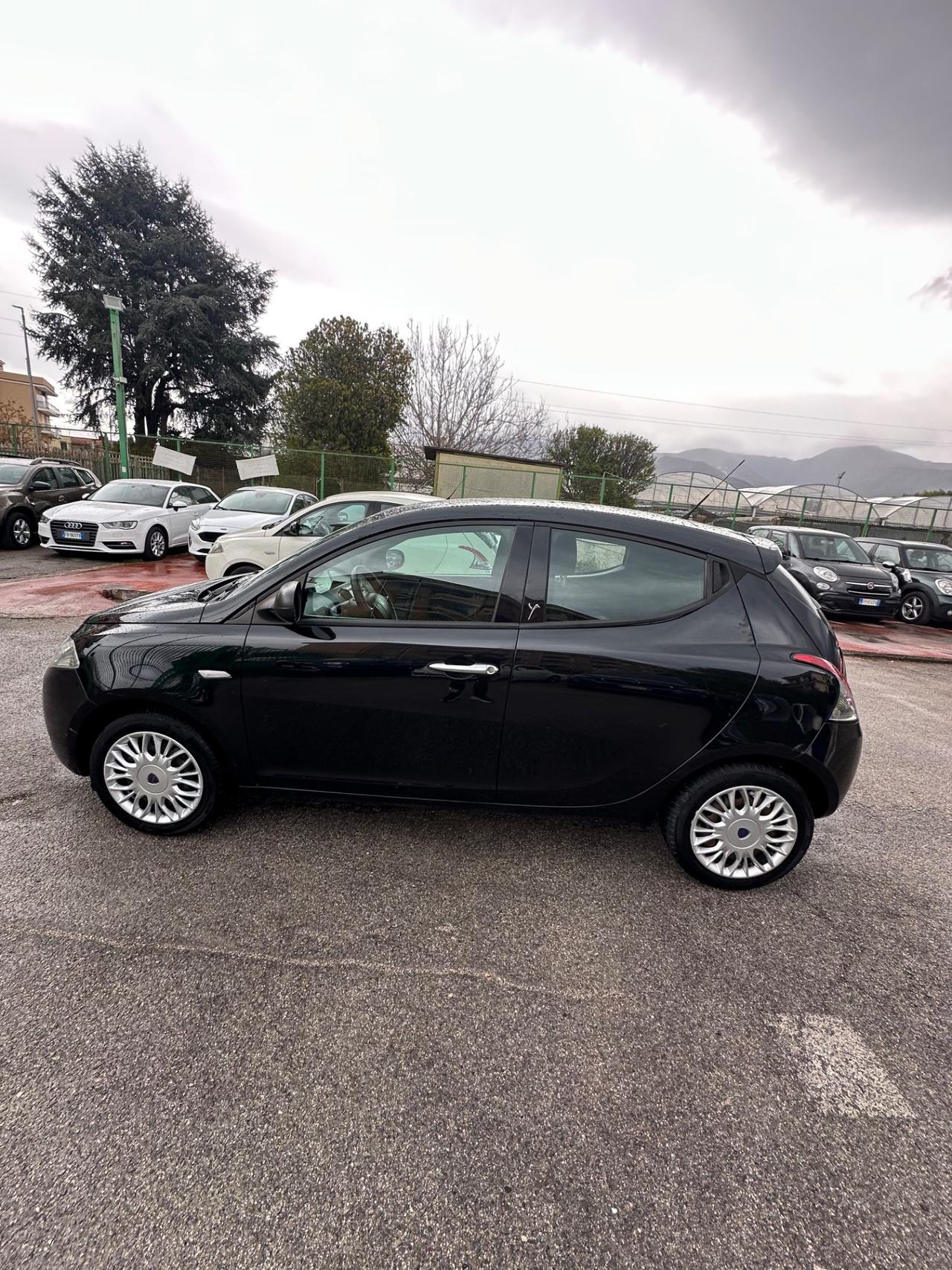 Lancia Ypsilon 1.2 69 CV 5 porte Unyca
