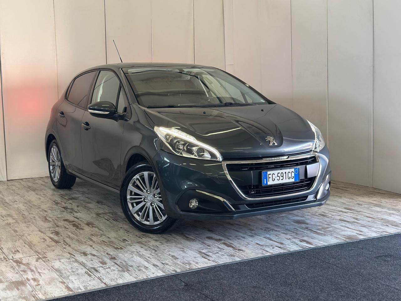 Peugeot 208 1.2 Benzina 5 porte Allure Ok Neopatentati