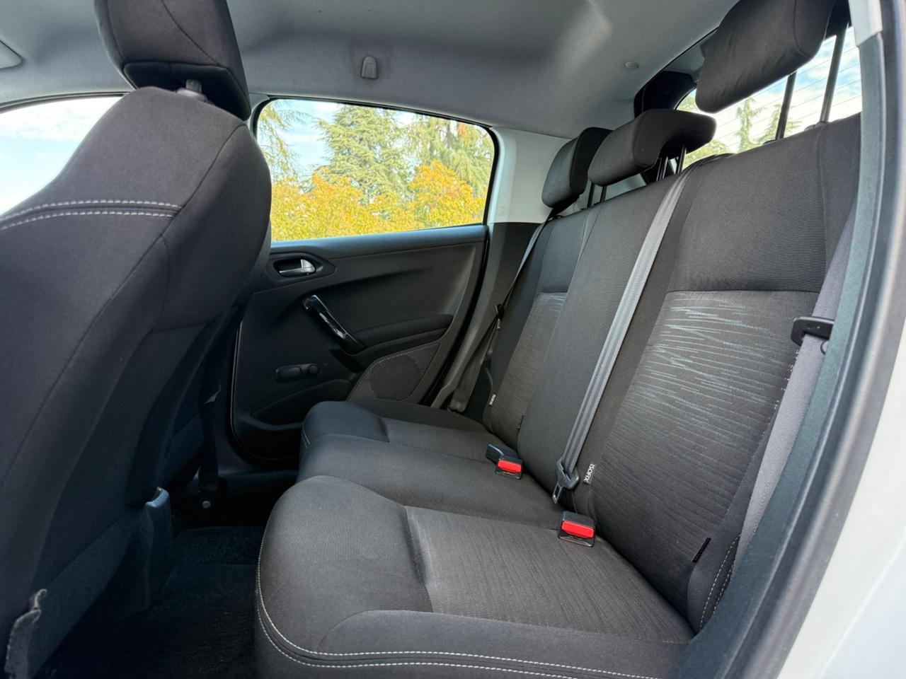 Peugeot 208 1.4 HDi 68 CV 5 porte Allure