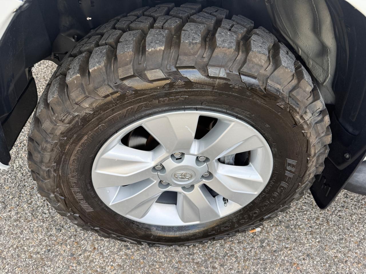Toyota Hilux 2.4 D-4D 4WD Lounge my16"