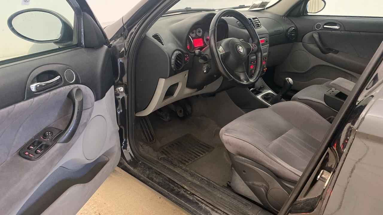 ALFA ROMEO 147 1.6 BENZINA NEOPATENTATI