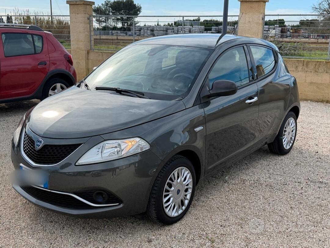 Lancia Ypsilon 1.2 69 CV 5 porte Unyca