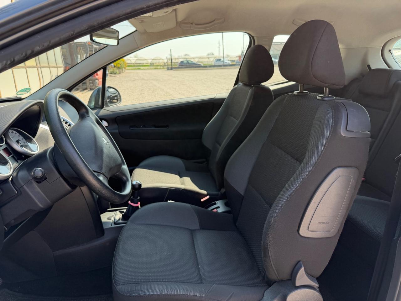 Peugeot 207 1.4 8V 75CV 3p. X Line