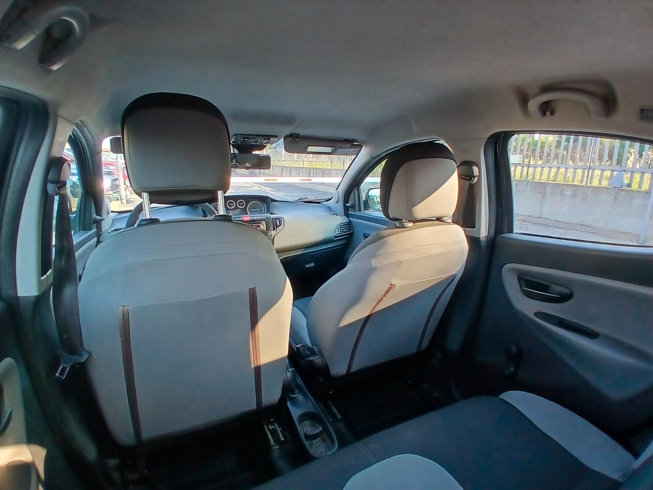 Lancia Ypsilon 1.2 69 CV 5 porte GPL Ecochic Silver