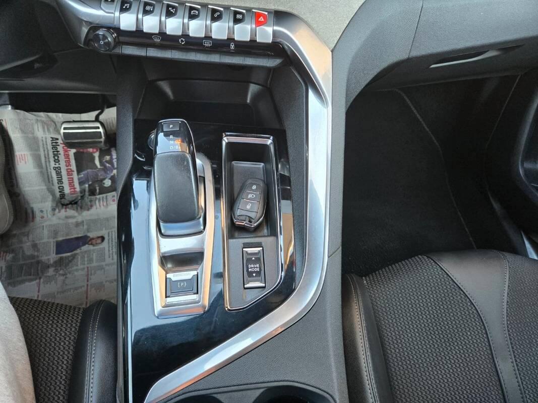 Peugeot 3008 II 1.6 hybrid phev GT Pack 225cv e-eat8