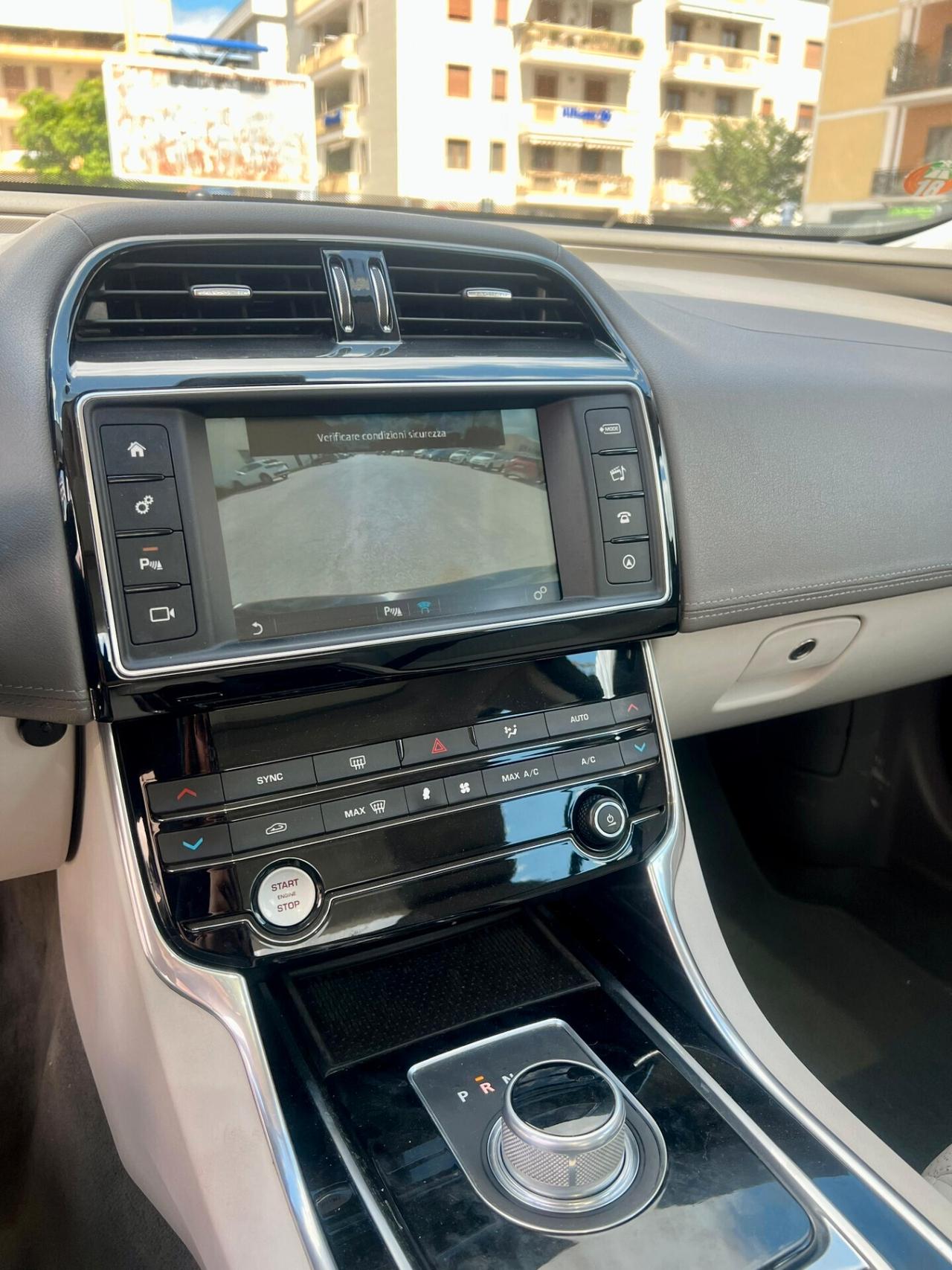 Jaguar XE 2.0 D Turbo 180CV aut. Prestige