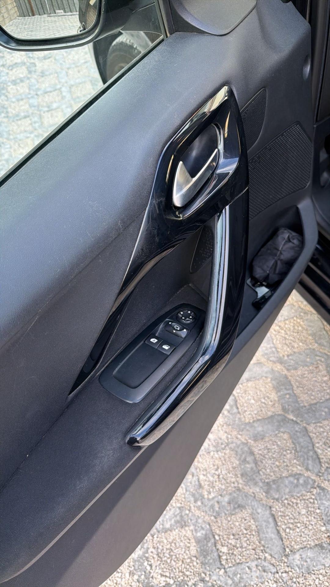 Peugeot 208 PureTech 82 5p. GPL Access