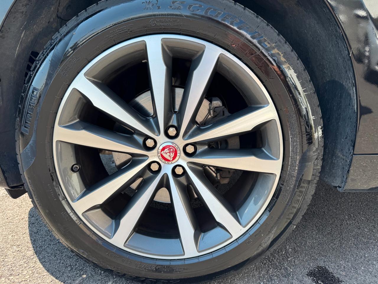 Jaguar F-Pace 2.0 D 180 CV AWD aut. R-Sport