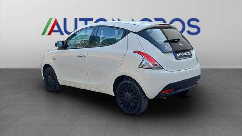 Lancia Ypsilon 1.0 FireFly Hybrid Silver