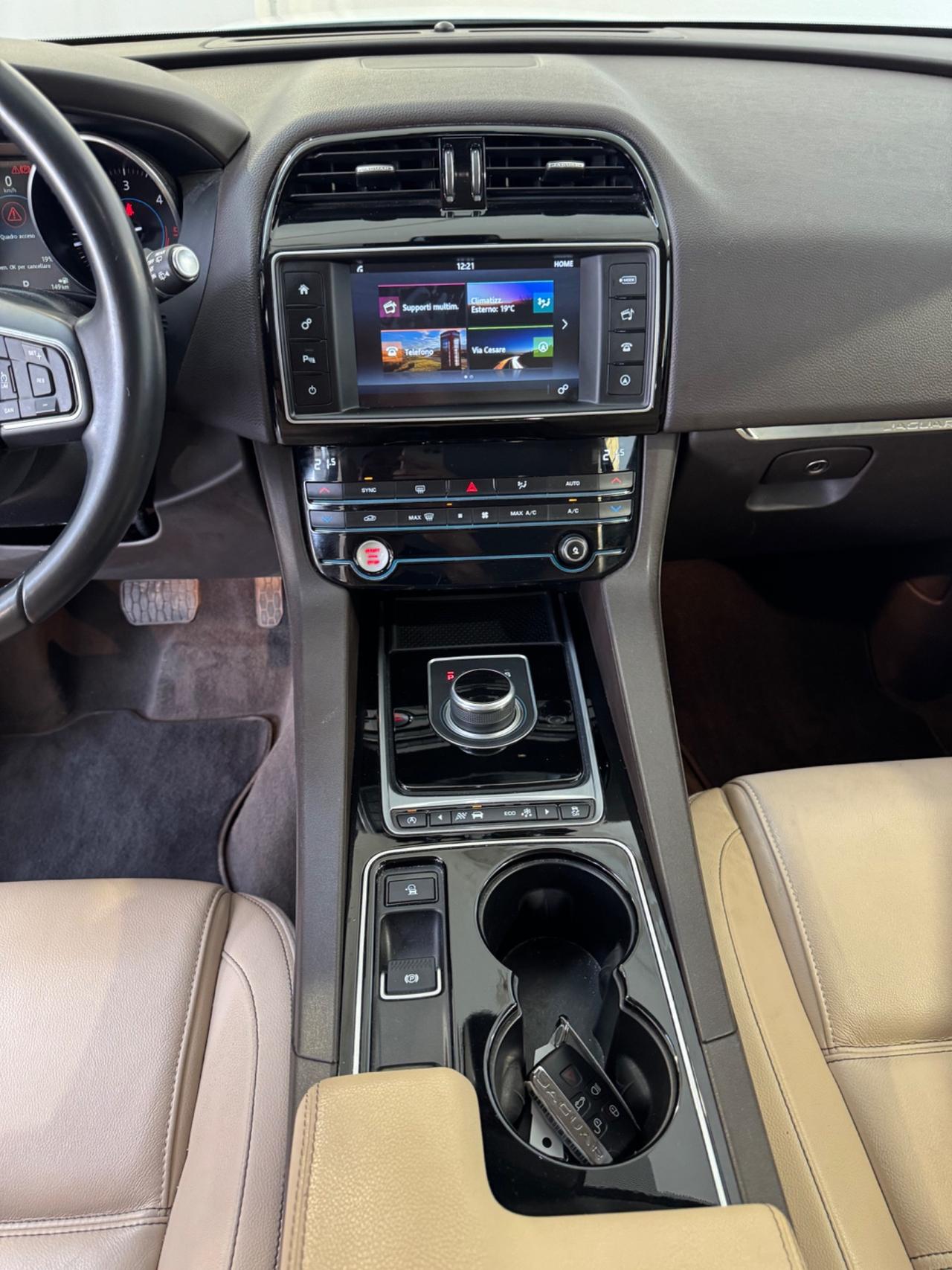 Jaguar F-Pace 2.0 D 180 CV AWD aut. Prestige