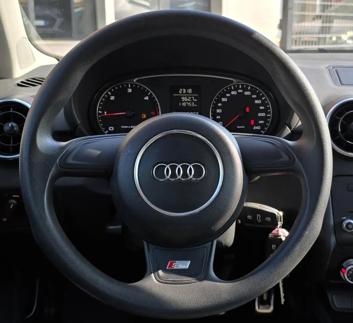 Audi A1 1.6 tdi S line edition 90cv s-tronic