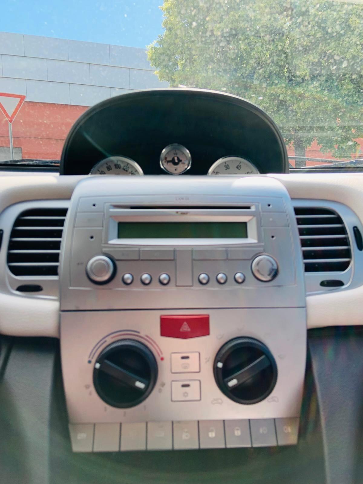 Lancia Ypsilon 1.2 69 CV Platinum