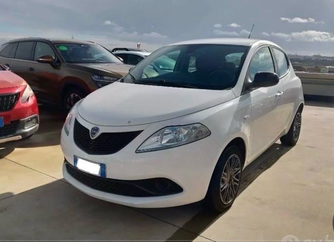 Lancia Ypsilon 1.2 69 CV 5 porte Gold