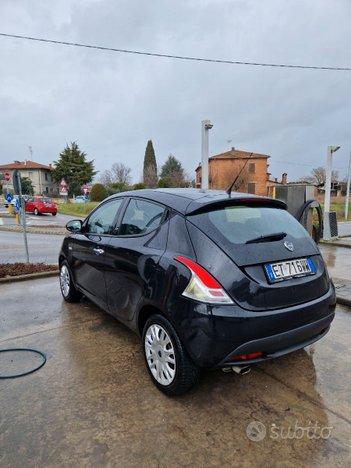 Lancia Ypsilon 2014 , auto grandinat prezzo occas.