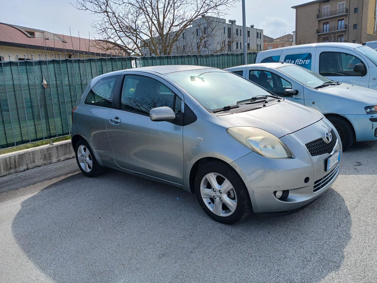 Toyota Yaris BENZINA 1.0 3 PORTE