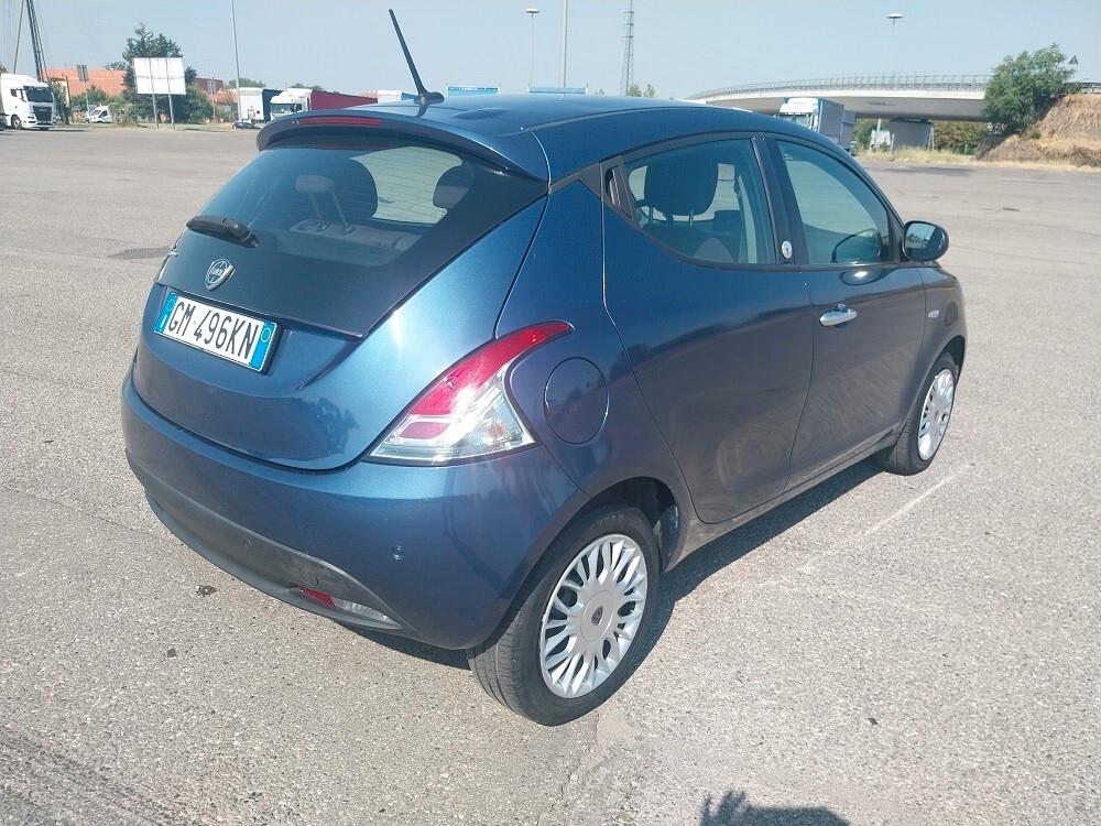 Lancia Ypsilon 1.0 FireFly 5 porte S&S Hybrid Alberta Ferretti