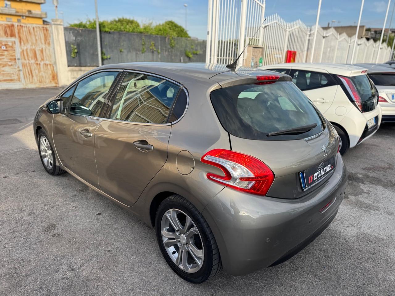 Peugeot 208 1.2 GPL Allure NAVI *FINANZIABILE*