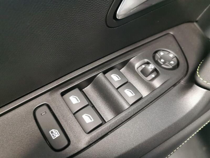 Peugeot 2008 Hybrid 145cv e-DCS6 GT auto