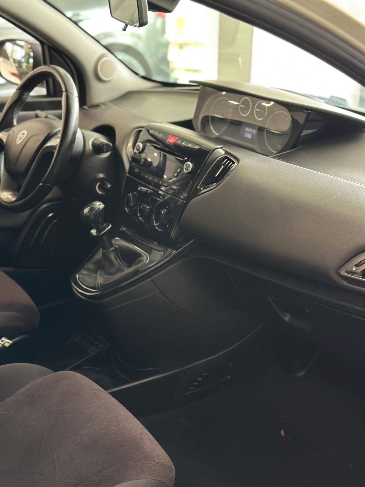 Lancia Ypsilon 1.2 69 CV 5 porte GPL Ecochic Gold