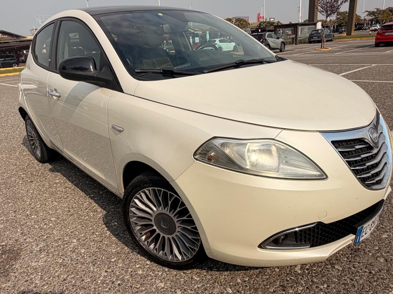 Lancia Ypsilon 1.2 69 CV 5 porte S&S Platinum