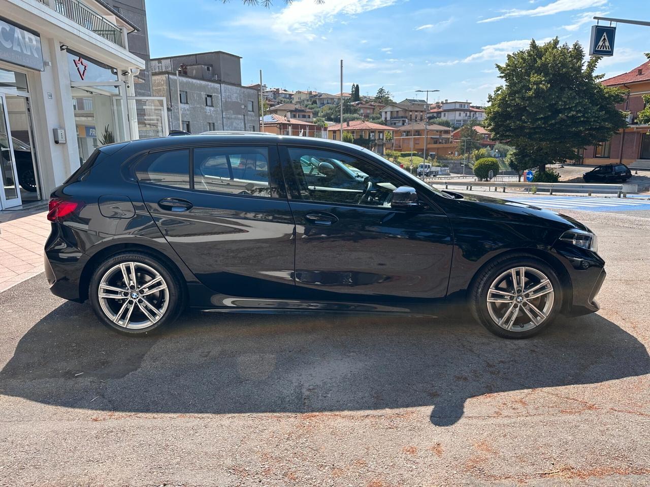 Bmw 118 d 5p. Msport SEDILI M-PERFORMANCE / NAVI / LED / Head-Up Display