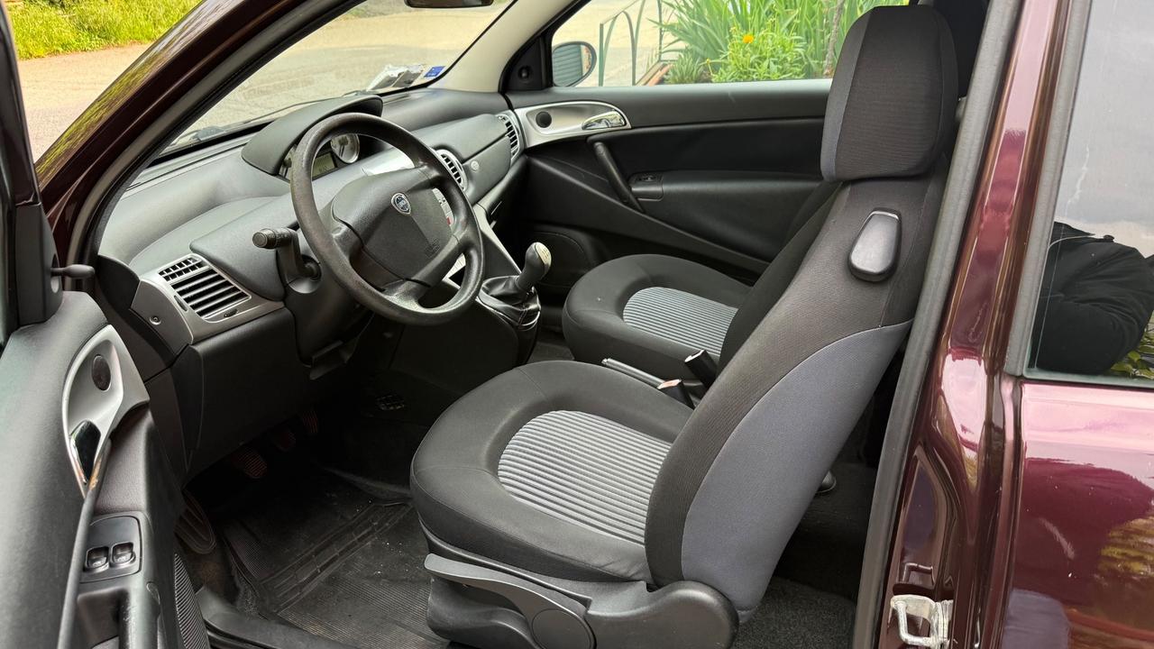 Lancia Ypsilon 1.3 MJT 75 CV Argento