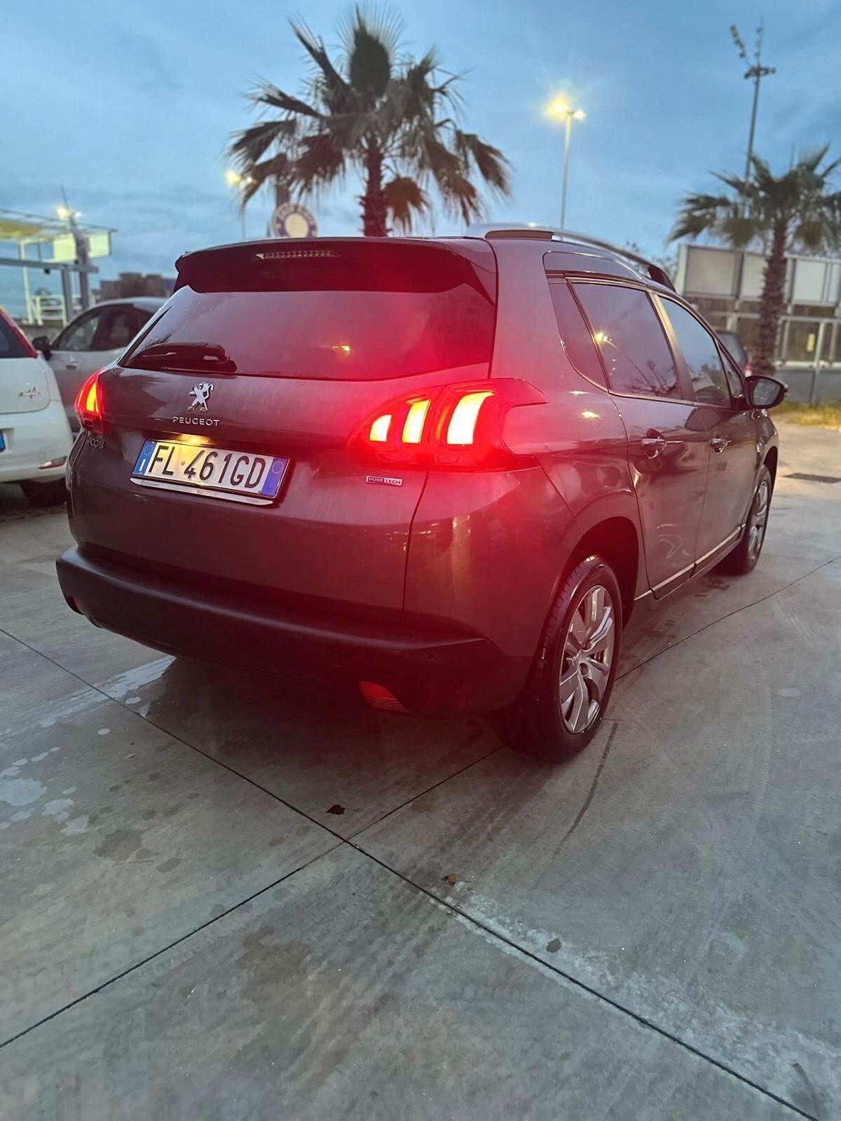 Peugeot 2008 PureTech 82 Allure leggermente grandinata