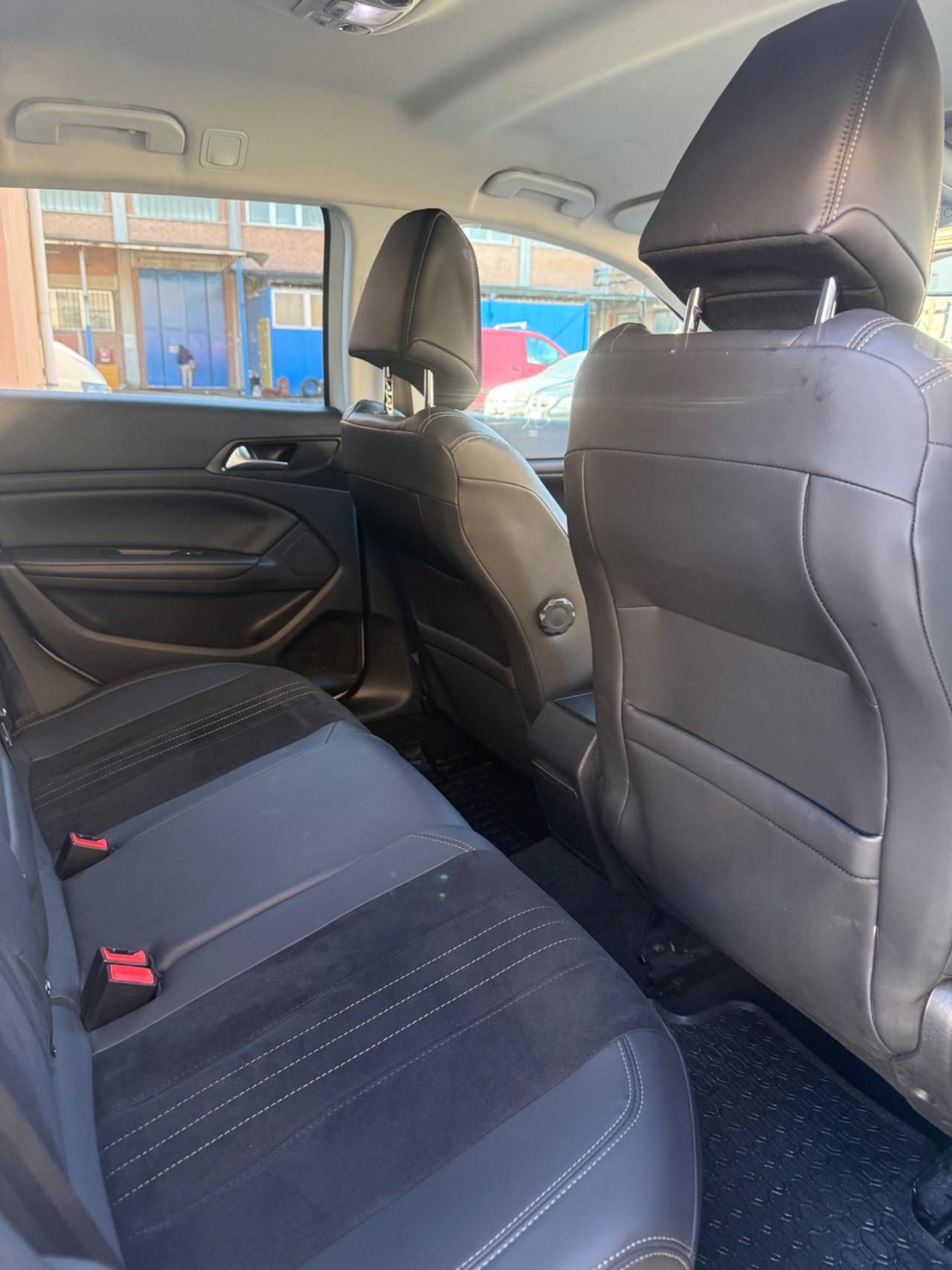 Peugeot 308 BlueHDi 120 S&S SW Allure