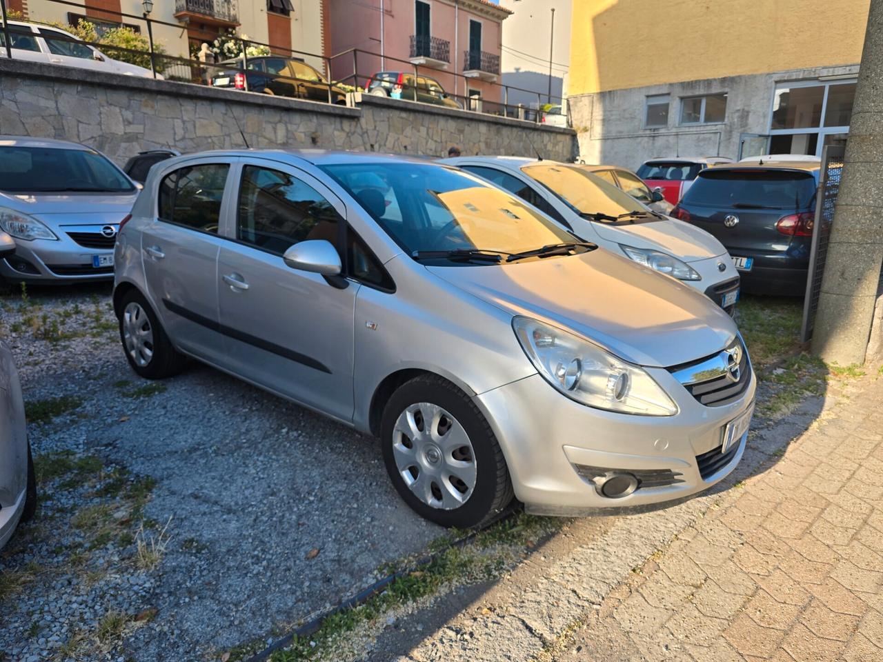 Opel Corsa 1.2 5 porte Club NEOPATENTATI