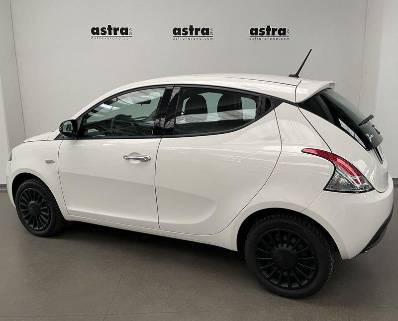 Lancia Ypsilon 1.0 FireFly 5 porte S&S Hybrid Silver