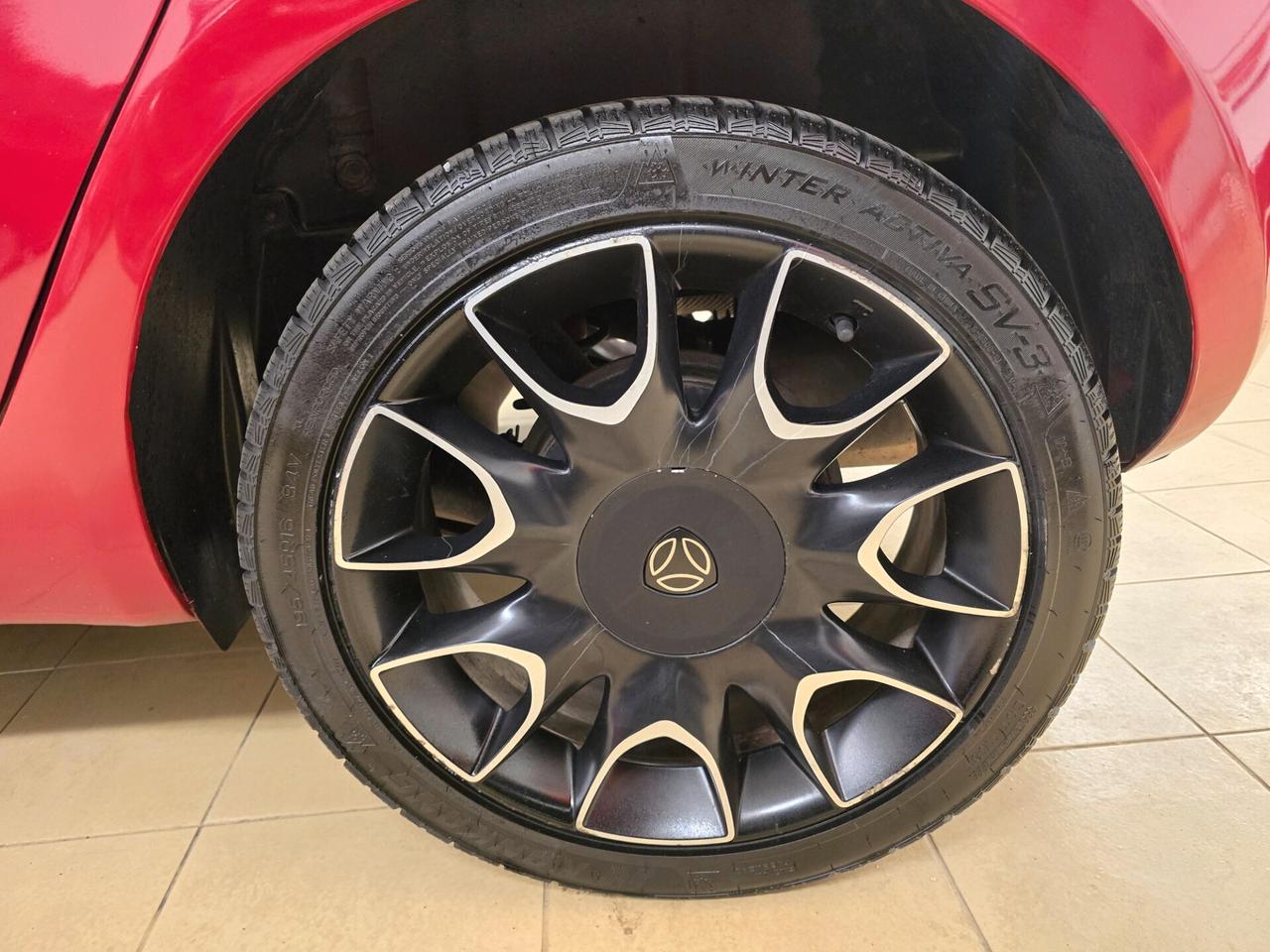 Lancia Ypsilon 1.3 MJT 16V 95 CV 5 porte S&S S Momodesign