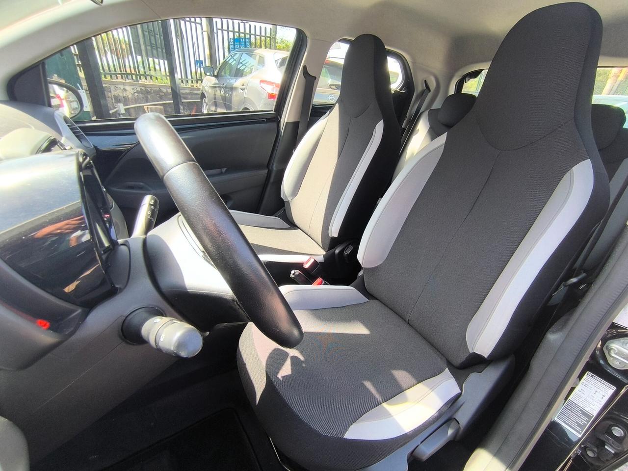 Toyota Aygo 1.0 VVT-i 69 CV 5 porte x-black TSS
