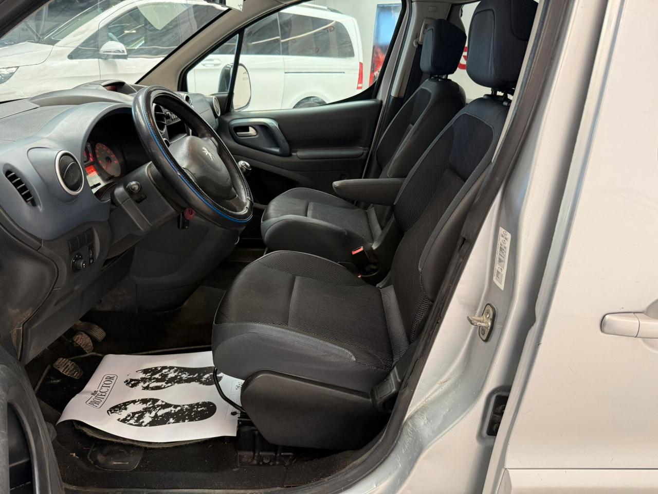 Peugeot Partner Tepee 1.6 HDi 75CV Access autocarro 5 posti