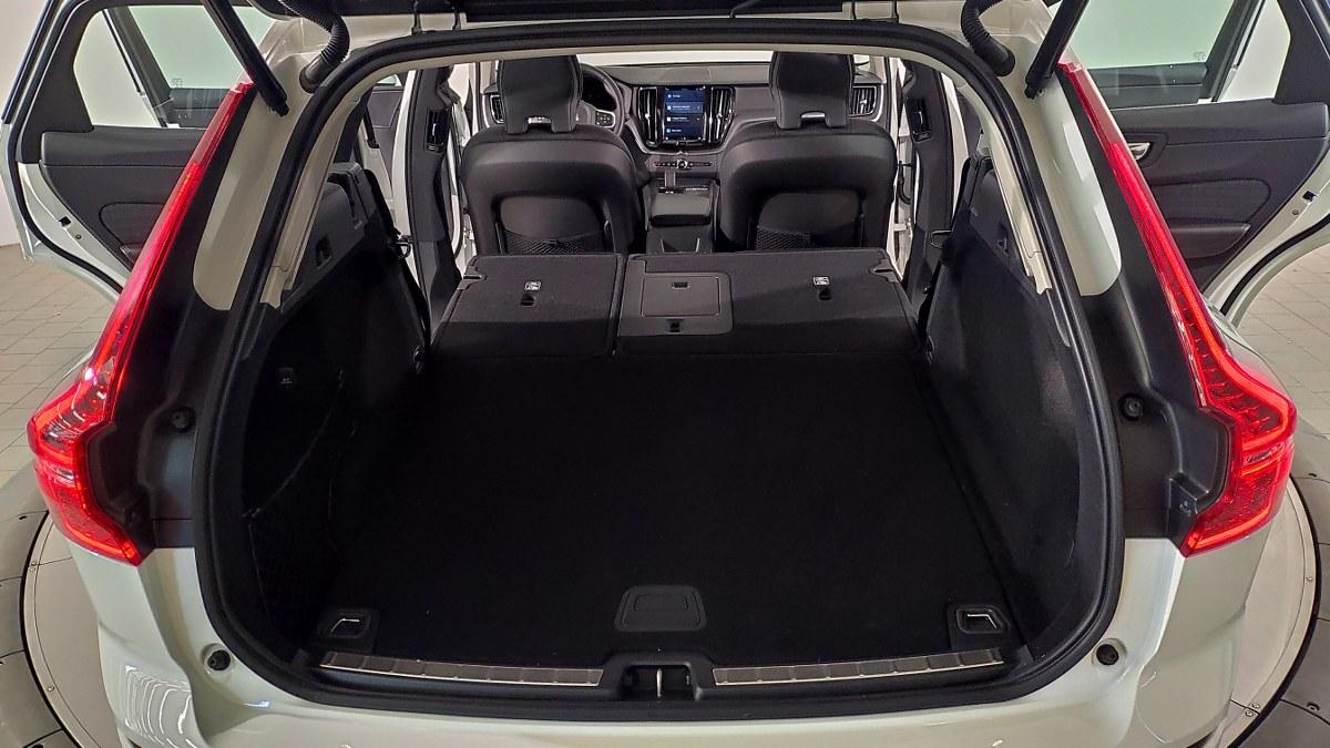 VOLVO Xc60 B4 Mild Hybrid (D) Awd Geartronic Momentum Pro