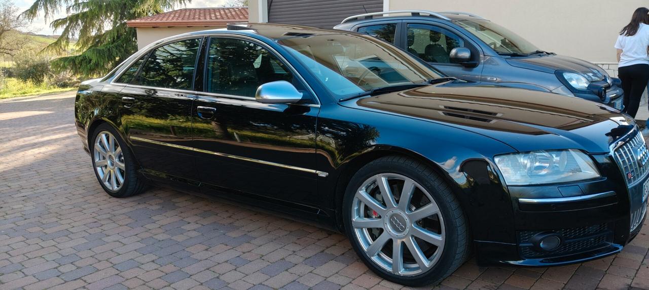 Audi A8 S8 5.2 V10 quattro tiptronic