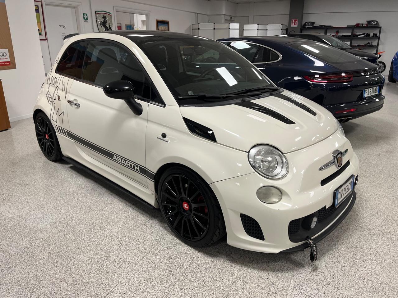 Abarth 500 1.4 Turbo T-Jet 275cv ESSEESSE