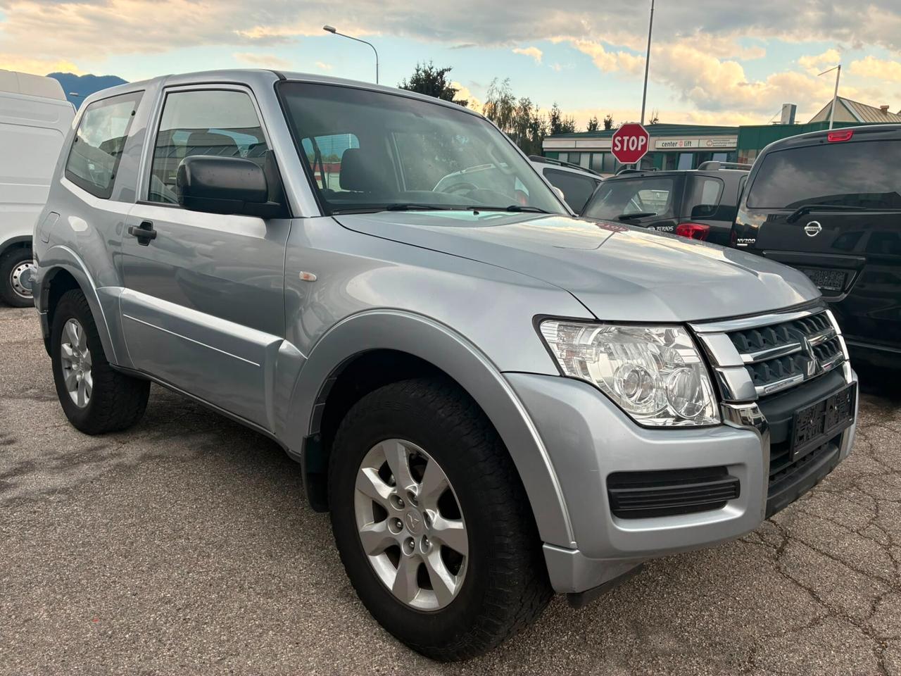 Mitsubishi Pajero 3.2 DI-D 3PORTE GANCIO TRAINO - MANUALE