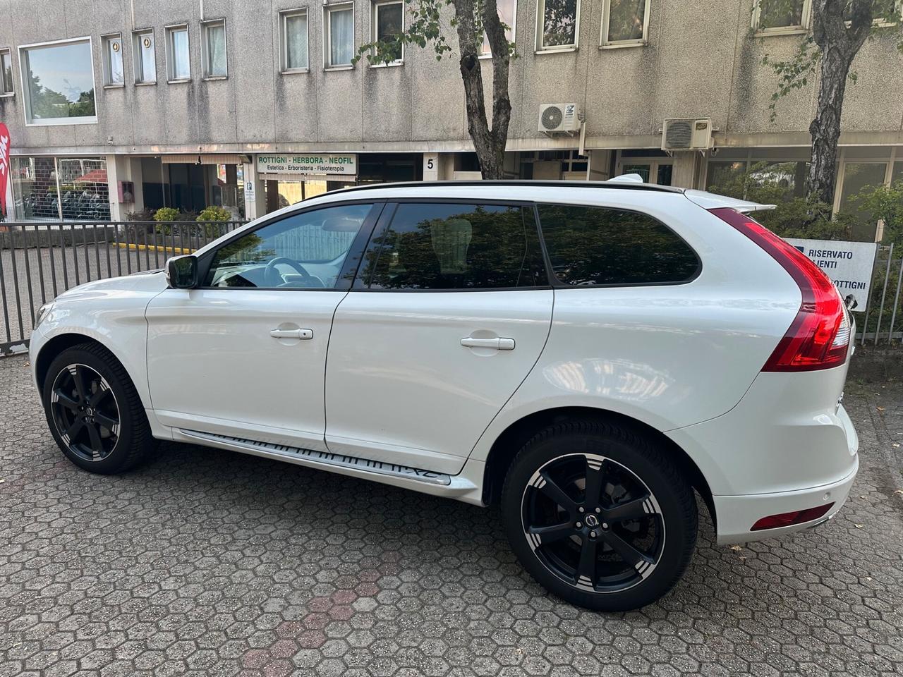 Volvo XC 60 2.4 D4 Momentum AWD 163CV Geartronic*EURO5*NAVI