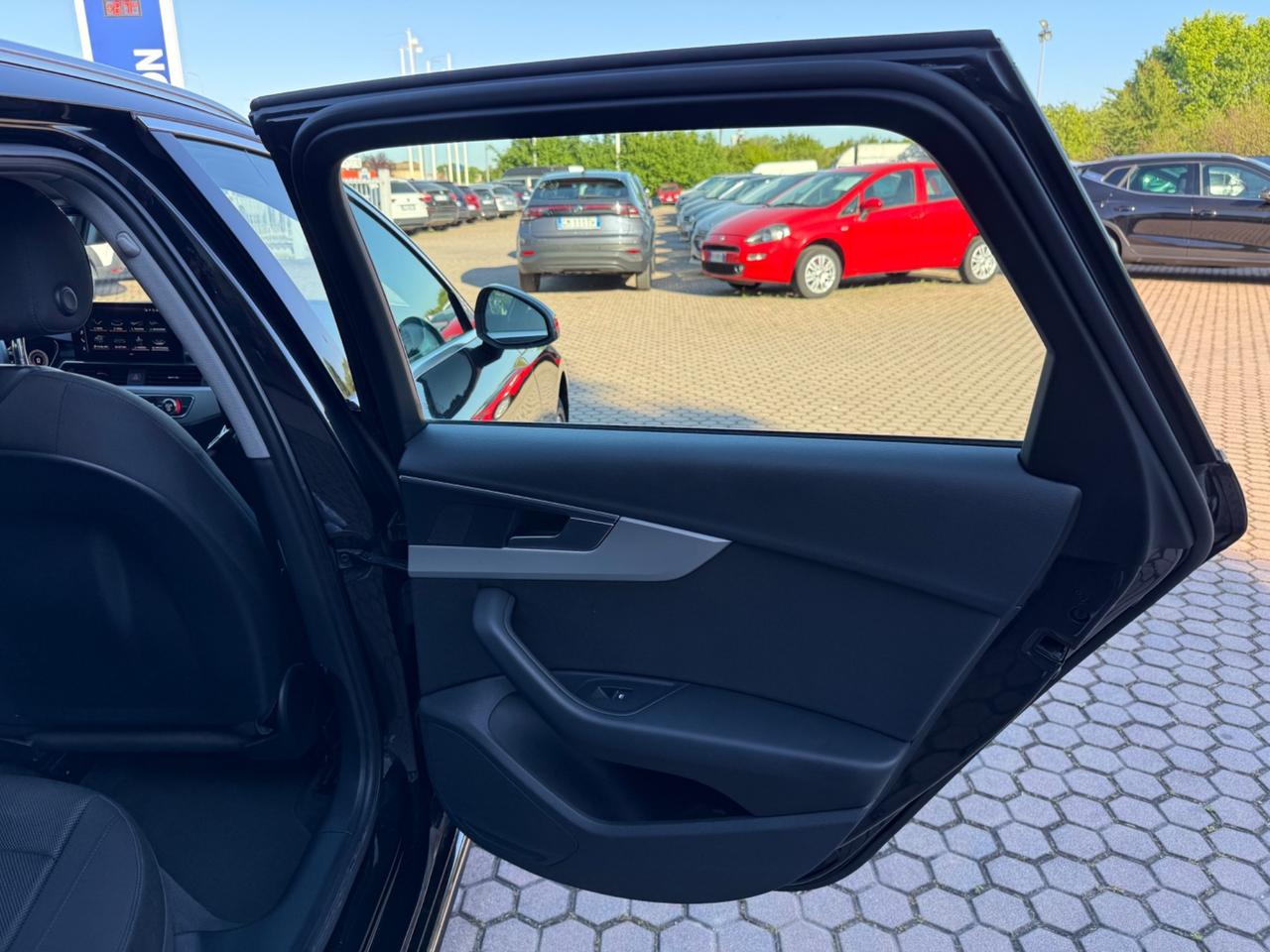 Audi A4 Avant 40 TDI quattro S tronic Business Advanced