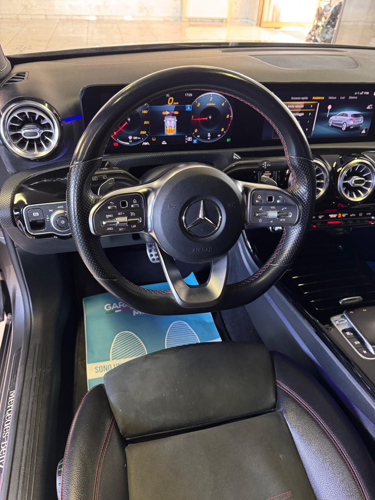 Mercedes-Benz A 180 d Premium AMG
